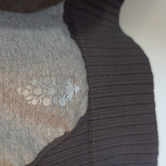 Gray Lightweight Pullover with Subtle Ribbing - Picture 15 of 17